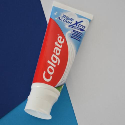 Colgate Triple Action Xtra White tandpasta tube