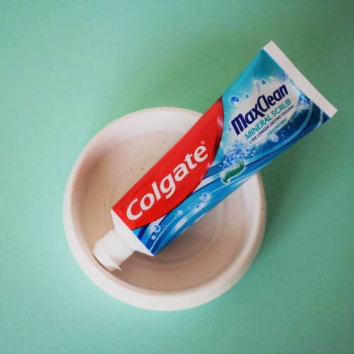 Colgate Mineral Scrub tandpasta tube