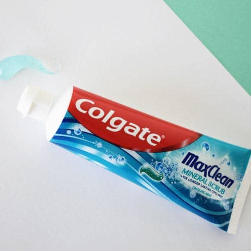 Colgate Mineral Scrub tandpasta tube