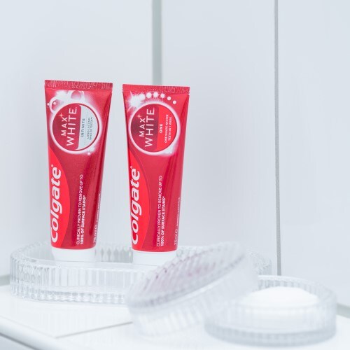 Colgate Max White Infinite tandpasta tube