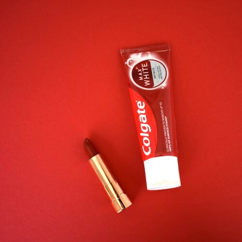 Colgate Max White Infinite tandpasta tube